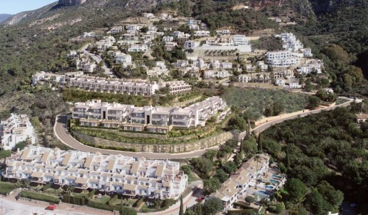 C1.3_Almazara-Hills_apartments_Istan_Marbella_panoramic-880x370