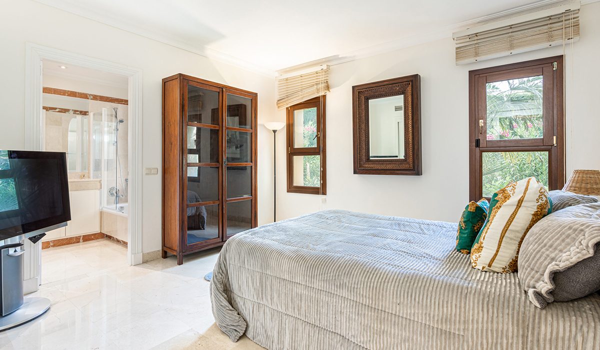 Villa-Nueva-Andalucia-NVOGA-Homes-38-scaled